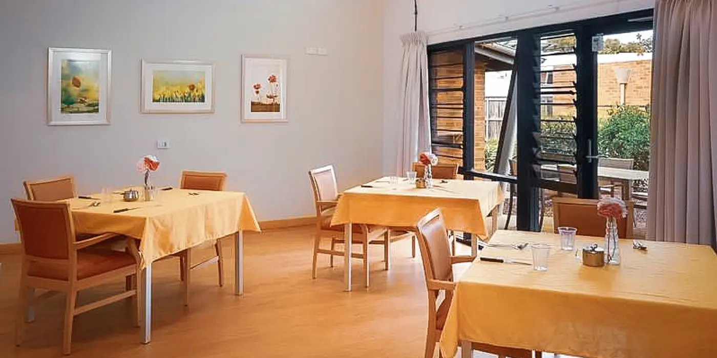 20211001-unanderra_dinningroom_3.jpg